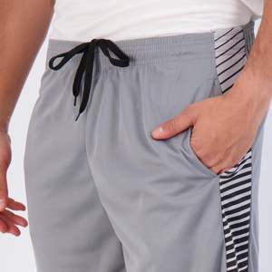 Nuevos pantalones cortos de playa de ropa informal para hombres y nuevo estilo 100% Cierre de cremallera de algodón con pantalones cortos de color sólido - Product Image 1