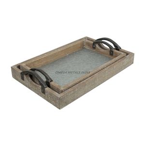 Plateau de service rectangulaire marron rustique avec poignées en métal et base galvanisée pour le service de collations et l'arrangement décoratif - Product Image 1