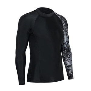 Rashguard de entrenamiento MMA personalizado | Tela de LICRA/poliéster | Media manga | Respetuoso con el medio ambiente | Logotipo del equipo disponible | Hombre - Product Image 4