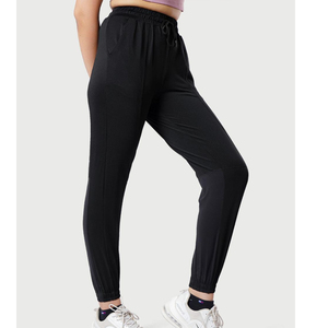 Jogging noir en tricot pour femme, longueur cheville, avec cordon de serrage à la taille et logo brodé sur la jambe droite, tenue décontractée pour l'automne - Product Image 4