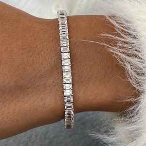 Exquisita Pulsera de Diamantes con Corte Esmeralda de 9.26 Ct, VS1, Certificado IGI, Oro Blanco de 14K, Engaste de Laboratorio, Joyería de Lujo para Regalo - Product Image 2