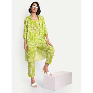 Ensemble décontracté Coord pour femmes à imprimé floral élégant Pantalon de puissance personnalisé et haut long avec patchs pour les vacances - Product Image 1