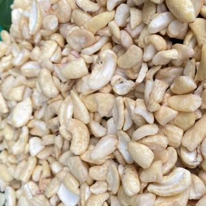Manufacturing Vietnam Santigo Cashew <b>Nuts</b> 320 240 Cashew <b>Nut</b> Packaging Bottle Wholesale Exported To Asia, EU, MIDDLE EAST - Product Image 1