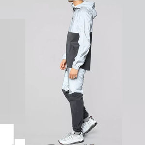 OEM personalizado conjuntos de los hombres de peso ligero de la calle de nylon chándal cortavientos conjunto de pantalones cortos para hombres - Product Image 2