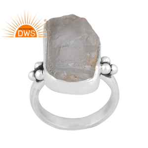 แหวนพลอยอะความารีนแบบหยาบธรรมชาติทำจากเงินสเตอร์ลิงออกซิไดซ์ - Product Image 2