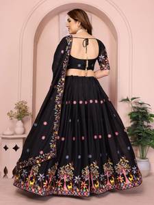 Nuevo Diseño de Alta Costura: Conjunto de Lehenga Étnico Bordado de Seda Georgette, Estilo Cultural Gujarati, Especial para Bodas - Product Image 2