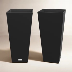 Maceta de metal negro audaz con acabado elegante y duradero, perfecta para plantas de interior y exterior, con un encanto elegante y moderno - Product Image 2