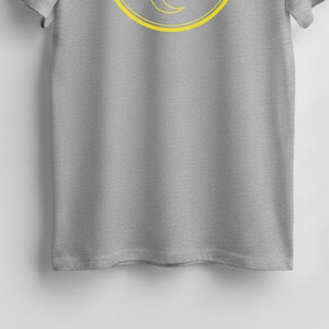 T-shirt de poche sophistiqué avec poche poitrine renforcée et finition brossée douce pour une tenue de week-end élégante - Product Image 5