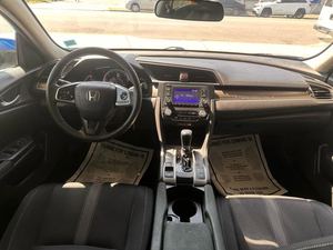 Soigneusement utilisé 2021 Ho_n_da Ci-v-ic LX FWD - Product Image 3