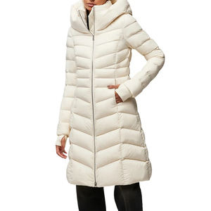 Chaqueta acolchada ligera a la moda para mujer, precio de fábrica al por mayor, prendas de vestir impermeables con relleno largo para la temporada de invierno - Product Image 5