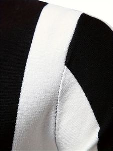 เสื้อโปโลคอตตอนสีดำสำหรับผู้ชาย, เสื้อโปโลคอปกพิมพ์ลายโลโก้ออกแบบได้ตามที่ต้องการ - Product Image 3