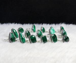 Bagues en pierres précieuses en malachite verte naturelle bijoux en vrac vente en gros bagues de serrage de créateur fabrication de bijoux pour la vente au détail - Product Image 5