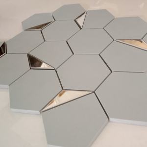Tuile mosaïque en céramique PVD argent hexagonal textureSymphony 73mm mat brillant pour applications commerciales comptoirs de bar salle à manger - Product Image 4