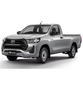 Camioneta Hilux Revo Turbo FWD Usada en Buen Estado, Modelo 2022, con Asientos de Cuero, Interior Oscuro, Volante a la Izquierda - Product Image 2