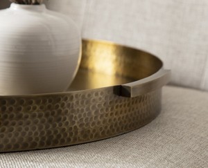 Plateau rond en aluminium martelé antique avec poignée au meilleur prix d'Inde pour restaurant hôtel usage domestique - Product Image 6