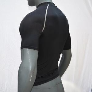 Drop Ship Noir Respirant Surf UPF 50 Rashguard Shirt Manches Courtes Maillot de Bain UV Nouvelle Version Anti-UV RashGuard pour le Surf - Product Image 5