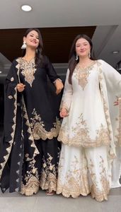 Conjunto Sharara de Georgette Indio Pakistaní, Hermoso y Elegante, Conjunto Sharara Étnico Pesado en Blanco y Negro, Conjunto para Fiesta y Boda para Mujer - Product Image 5