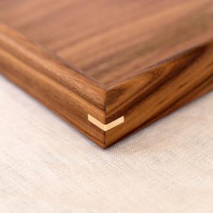 Bandeja de Servicio Artesanal de Nogal con Elegante Almacenamiento Otomano para Té, Decoración Pulida para el Hogar, Regalo para Parejas Recién Casadas, Artesanía Natural - Product Image 2