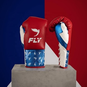 ถุงมือชกมวยแบบผูกเชือก FLY สีแดง/ขาว/น้ำเงิน แบบกำหนดเองได้ คุณภาพพรีเมียม สำหรับการฝึกซ้อมและการแข่งขัน  OEM สำหรับศิลปะการต่อสู้แบบผสมผสาน ระบายอากาศได้ดี - Product Image 1