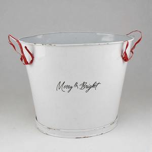 Maceta navideña TinselBloom para exteriores hecha de metal fuerte con detalles de vacaciones para una elegante exhibición de plantas en la puerta - Product Image 6