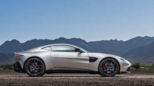 CLEAN 2021 A s t o n Martin Vantage Coupe 7-Speed Oportunidad al por mayor - Product Image 4
