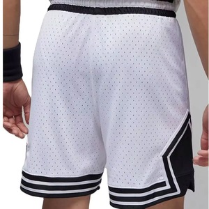 Pantalones cortos de gimnasio OEM Mash con tira reflectante, pantalones cortos de Entrenamiento Personalizados para hombres, pantalones cortos de malla de moda para correr de baloncesto para hombres transpirables - Product Image 5