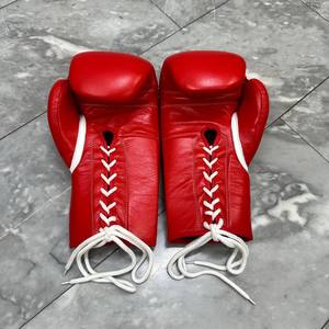 Guantes de boxeo de cuero ligeros personalizables Guantes de entrenamiento de fuerza con cordones ganadores de premios Alta transpirabilidad para la competición - Product Image 3