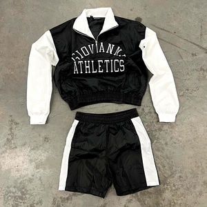 Chándal de nailon con logotipo bordado personalizado OEM, chándal personalizado con media cremallera, chaqueta recortada y conjuntos cortos cortavientos - Product Image 1