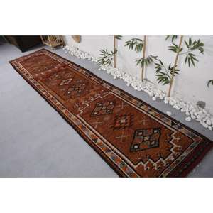 Alfombra Turca Vintage, Alfombra Herki de 2.6x11.8 pies, Alfombra de Lana con Bordes Rojos Marrones - Product Image 3