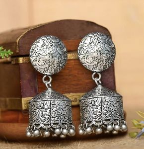 Boucles d'oreilles Jhumka hautement polies oxydées pour femmes Boucles d'oreilles traditionnelles plaquées argent antique Bijoux de mariée légers - Product Image 1