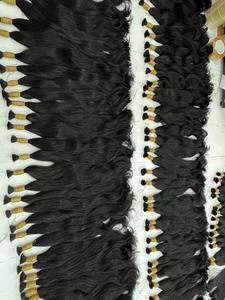 Vente en gros de cheveux humains vierges vietnamiens alignés avec de longues cuticules style noir ondulé naturel en vrac - Product Image 6