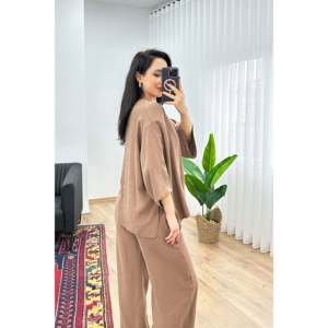 Conjunto de Dos Piezas LUSTRIN para Mujer, Blusa Cruzada de Mezcla Modal y Pantalones Anchos de Cintura Alta con Detalle de Lazo en la Cintura, Atuendo Casual Marrón - Product Image 5