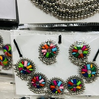 Collier de mode classique chaîne tendance bijoux en pierres précieuses collier coloré fait à la main avec haute qualité et finition pour les mariées