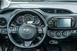 Usado 2018 Toyotaa YarisS SE - Product Image 4
