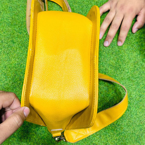 Sac à main à bandoulière en cuir véritable pliable durable pour femmes Modèle de sac à bandoulière à la mode à fermeture éclair multicouche-1922 Mustard Sigma - Product Image 4