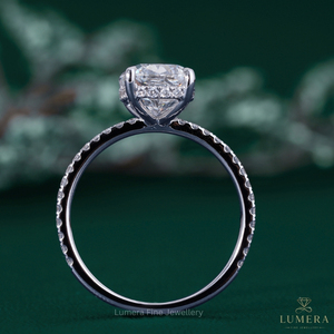 Anillo de Compromiso de Lujo en Oro Blanco de 18K con Diamante Cultivado en Laboratorio de Corte Cojín, Banda Pavé con Halo Oculto, Anillo de Boda para Mujer - Product Image 3
