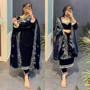 Elegante Conjunto de Fiesta de Terciopelo de Viscosa con Top de Diseñador, Dupatta y Pantalón Completamente Cosido con Hermoso Bordado de Lentejuelas - Product Image 1