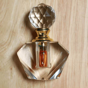 Incorporer l'huile essentielle de bois d'agar dans des formules de parfum de luxe - Product Image 1