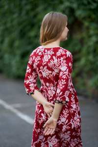 Vestido Estampado a Mano en Color Escarlata, Largo hasta la Pantorrilla, Estilo Bohemio, Floral, Rojo y Blanco, Informal, Ocasional, Hecho a Mano, Moda Ética - Product Image 2