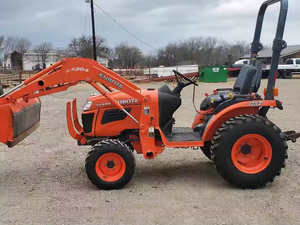 Tractor Kubota B2320HD de 2011 con Cargador y Plataforma de Corte de 60" - Product Image 3