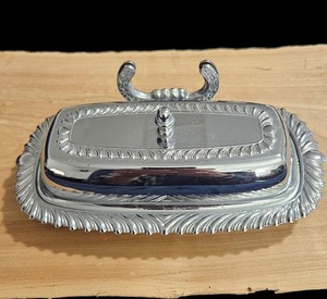 Plat à beurre élégant en acier inoxydable poli à la main Récipient durable idéal pour la table de cuisine et l'affichage de service de fête - Product Image 4