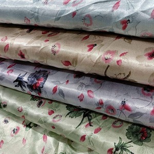 Tissu d'impression numérique élégant 100% polyester Couleurs vives, texture douce durable et légère pour la mode et la décoration intérieure - Product Image 3