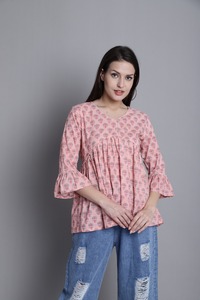 Top Kurti moderne et élégant en pur coton à manches courtes/longues pour filles Prêt à porter Design occidental pour les occasions spéciales Disponible en vrac - Product Image 3