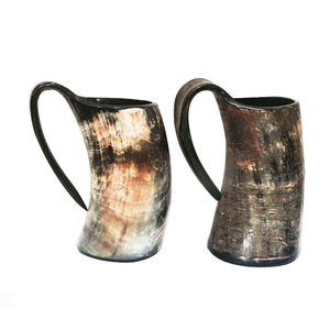 Chope à bière de luxe en corne de buffle sculptée à la main avec des motifs uniques Fait à la main Moderne 200ml 1000ml Capacité Meilleur prix Inde - Product Image 2