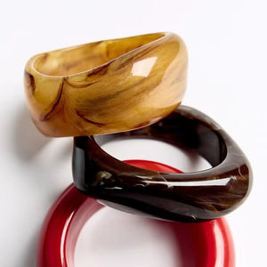 Brazalete único de resina para mujer, joyería de diseño moderno, brazaletes hechos a mano de resina para mujer - Product Image 1