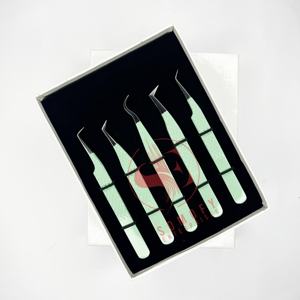 Pinzas de pestañas de etiqueta privada personalizables de Color verde de verano Aislamiento de volumen sostenible Pestaña de punta de fibra de acero inoxidable - Product Image 2