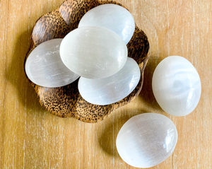 Selenite แกะสลักหินปาล์มที่มีสัญลักษณ์คริสตัล wicca คริสตัลโปแลนด์เกรดสูงคริสตัลขายส่ง selenite หินปาล์ม - Product Image 1