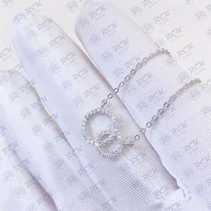 1.00 tcw สร้อยคอจี้เพชรมอยส์ซอไนต์กลมสวยงามสำหรับผู้หญิงสร้อยคอของขวัญครบรอบ - Product Image 3