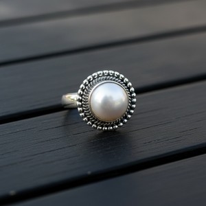 Anillo de Plata con Perla Natural Elegante - Diseño Vintage Atemporal con Detalle de Cuentas - Regalo para Ella - Product Image 3