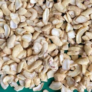 ถั่วเม็ดมะม่วงหิมพานต์จากเวียดนาม Ww320 20กก. ปรับขนาดได้แบรนด์แซนทิโก - Product Image 1